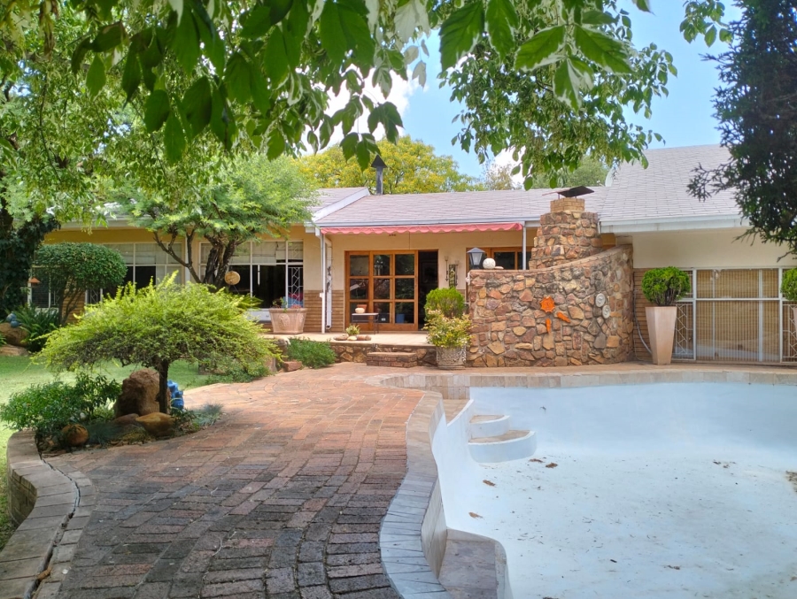 4 Bedroom Property for Sale in Flamwood North West